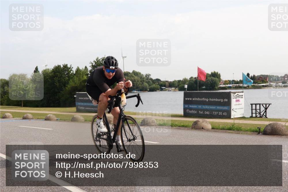 15.06.2025 - 27. Vierlanden-Triathlon H.Heesch http://msf.ph/oto/7998353 15.06.2025 09:48:37 Radfahren 30 meine-sportfotos.de