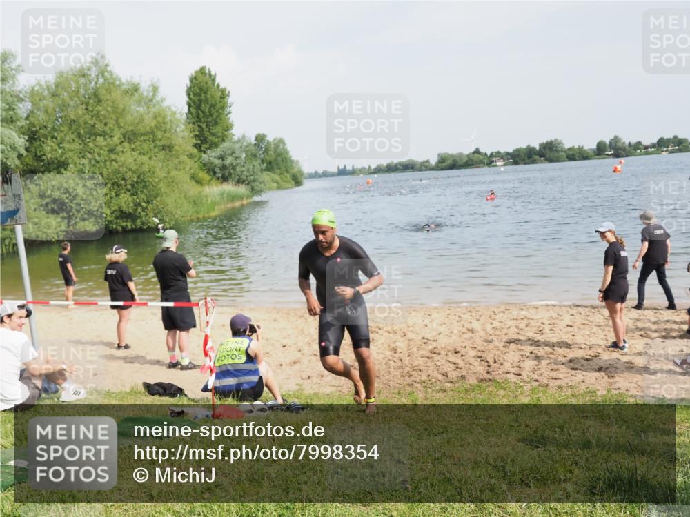 21.06.2025 - 27. Vierlanden-Triathlon MichiJ http://msf.ph/oto/7998354 15.06.2026 10:02:18 Schwimmen 317 meine-sportfotos.de