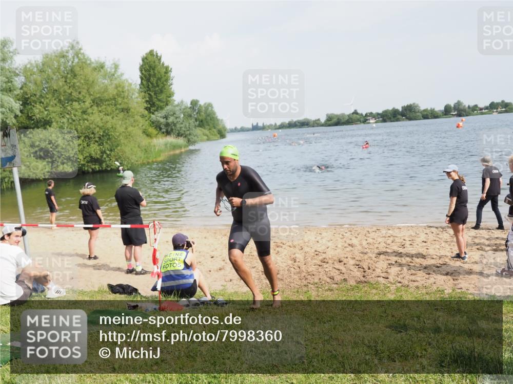 21.06.2025 - 27. Vierlanden-Triathlon MichiJ http://msf.ph/oto/7998360 15.06.2026 10:02:18 Schwimmen 317 meine-sportfotos.de