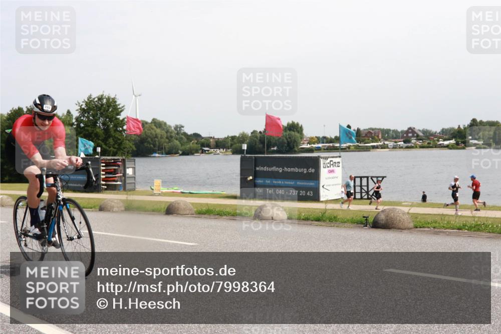 15.06.2025 - 27. Vierlanden-Triathlon H.Heesch http://msf.ph/oto/7998364 15.06.2025 11:36:16 Radfahren 651, 702, 764 meine-sportfotos.de