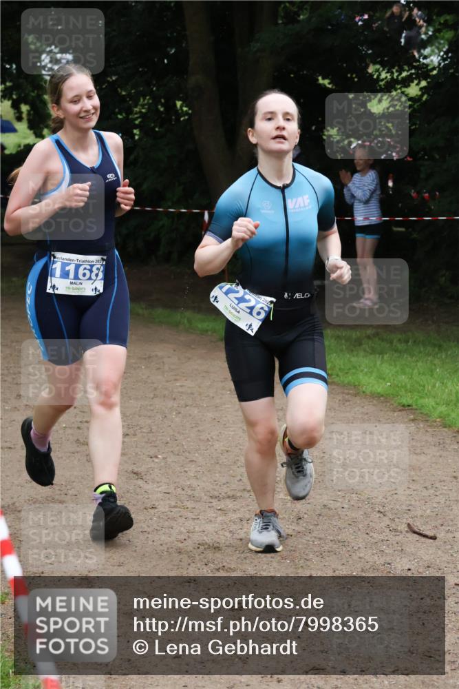 21.06.2025 - 27. Vierlanden-Triathlon Lena Gebhardt http://msf.ph/oto/7998365 15.06.2025 13:56:36 Laufen 202, 1168, 1226, 2025, 4, 4 meine-sportfotos.de