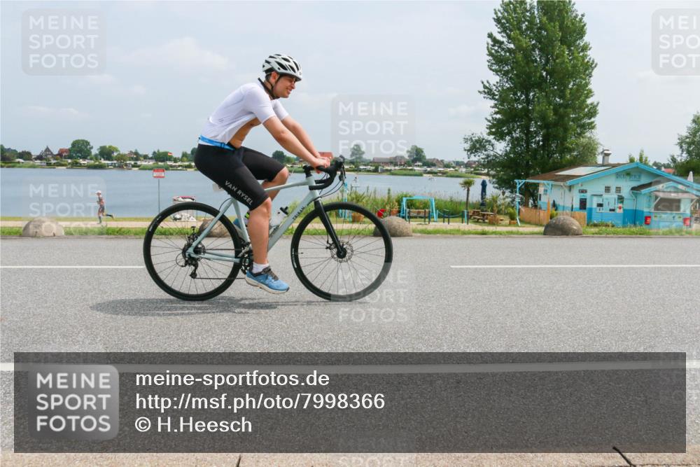 21.06.2025 - 27. Vierlanden-Triathlon H.Heesch http://msf.ph/oto/7998366 15.06.2025 12:30:35 Radfahren 58, 828, 883, 884 meine-sportfotos.de