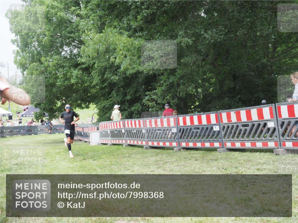 21.06.2025 - 27. Vierlanden-Triathlon KatJ http://msf.ph/oto/7998368 15.06.2025 12:52:57 Ziel 822 meine-sportfotos.de