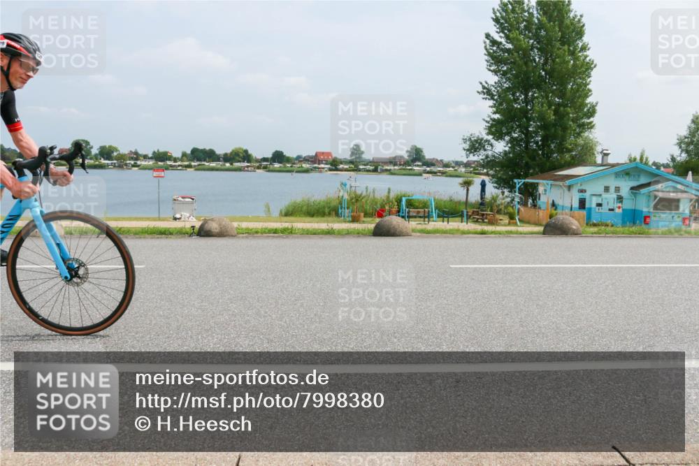 21.06.2025 - 27. Vierlanden-Triathlon H.Heesch http://msf.ph/oto/7998380 15.06.2025 12:30:38 Radfahren 58, 828, 883, 884, 952 meine-sportfotos.de