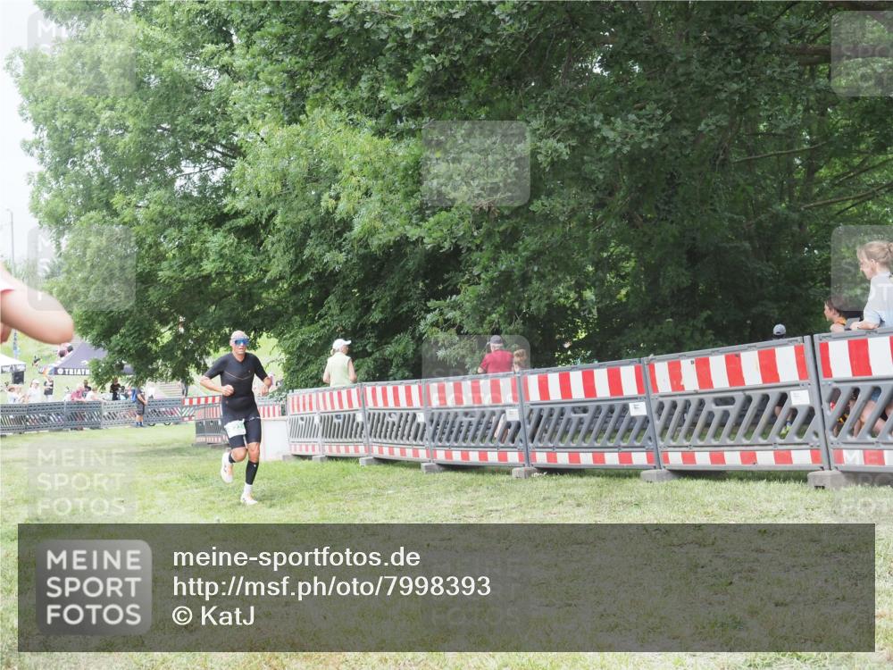 21.06.2025 - 27. Vierlanden-Triathlon KatJ http://msf.ph/oto/7998393 15.06.2025 12:52:58 Ziel 822 meine-sportfotos.de