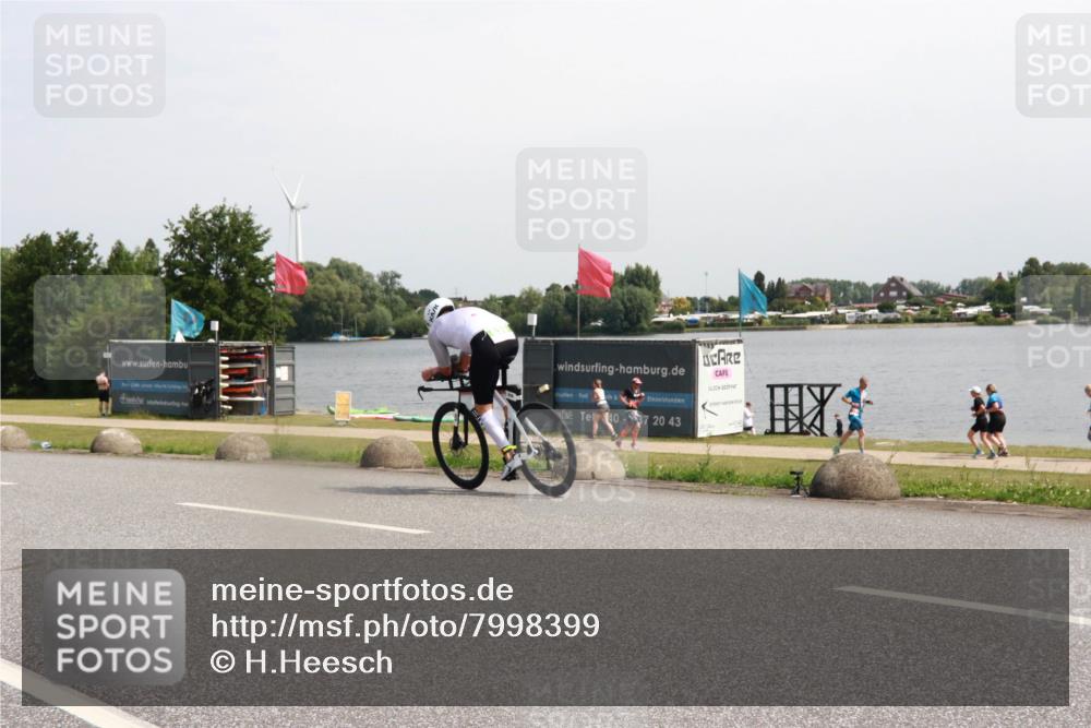 15.06.2025 - 27. Vierlanden-Triathlon H.Heesch http://msf.ph/oto/7998399 15.06.2025 11:36:33 Radfahren 712 meine-sportfotos.de