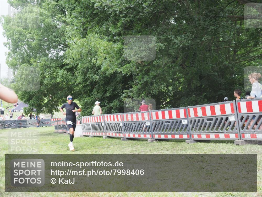 21.06.2025 - 27. Vierlanden-Triathlon KatJ http://msf.ph/oto/7998406 15.06.2025 12:52:58 Ziel 822 meine-sportfotos.de