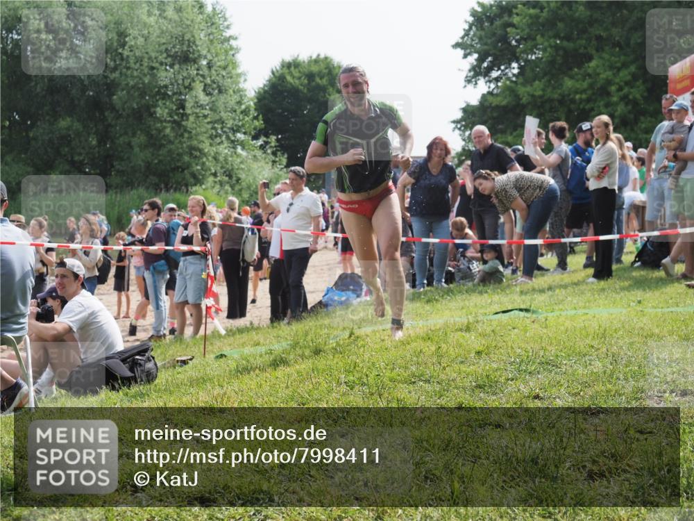 15.06.2025 - 27. Vierlanden-Triathlon KatJ http://msf.ph/oto/7998411 15.06.2025 09:56:08 Schwimmen 268, 277, 285, 310, 312, 349, 357 meine-sportfotos.de