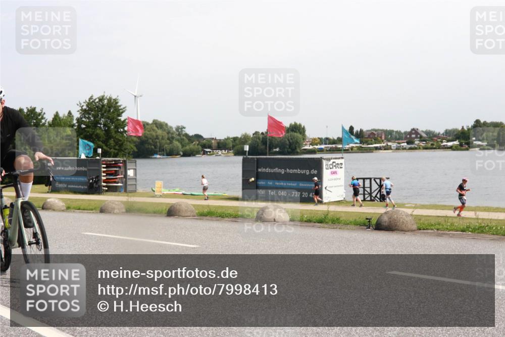 15.06.2025 - 27. Vierlanden-Triathlon H.Heesch http://msf.ph/oto/7998413 15.06.2025 11:36:36 Radfahren 23, 639, 712 meine-sportfotos.de