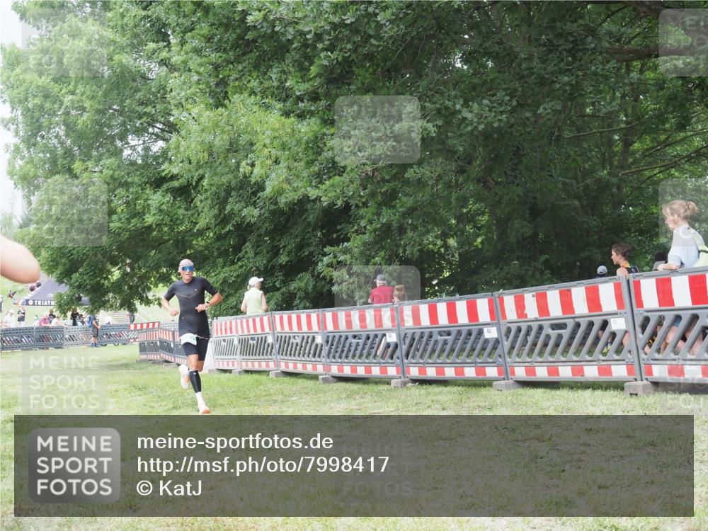 21.06.2025 - 27. Vierlanden-Triathlon KatJ http://msf.ph/oto/7998417 15.06.2025 12:52:58 Ziel 822 meine-sportfotos.de
