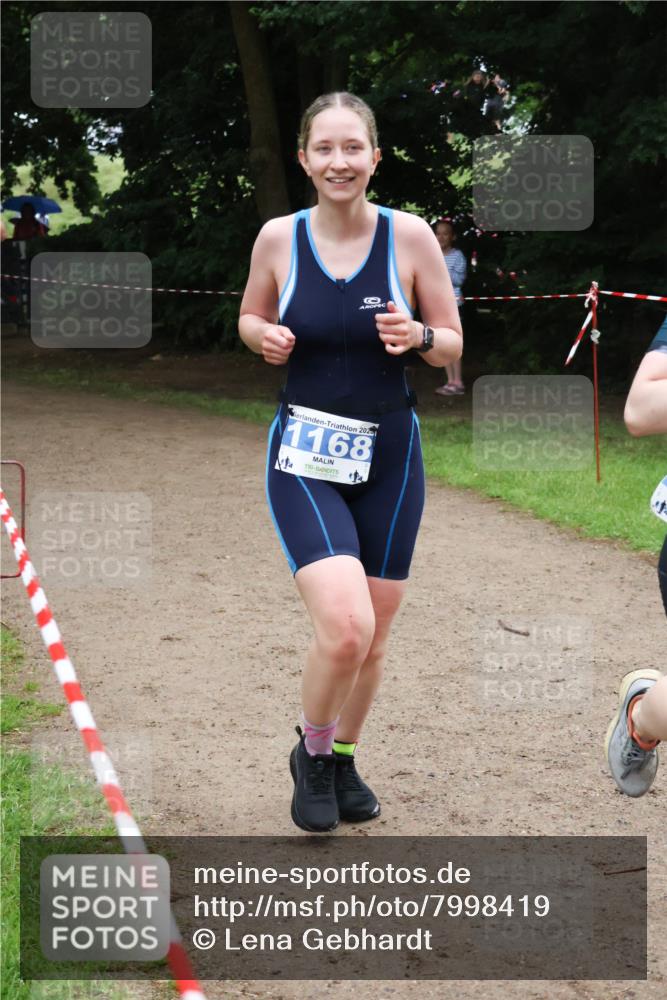 21.06.2025 - 27. Vierlanden-Triathlon Lena Gebhardt http://msf.ph/oto/7998419 15.06.2025 13:56:37 Laufen 202, 1168 meine-sportfotos.de