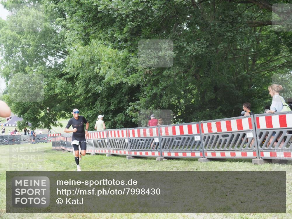 21.06.2025 - 27. Vierlanden-Triathlon KatJ http://msf.ph/oto/7998430 15.06.2025 12:52:58 Ziel 822 meine-sportfotos.de
