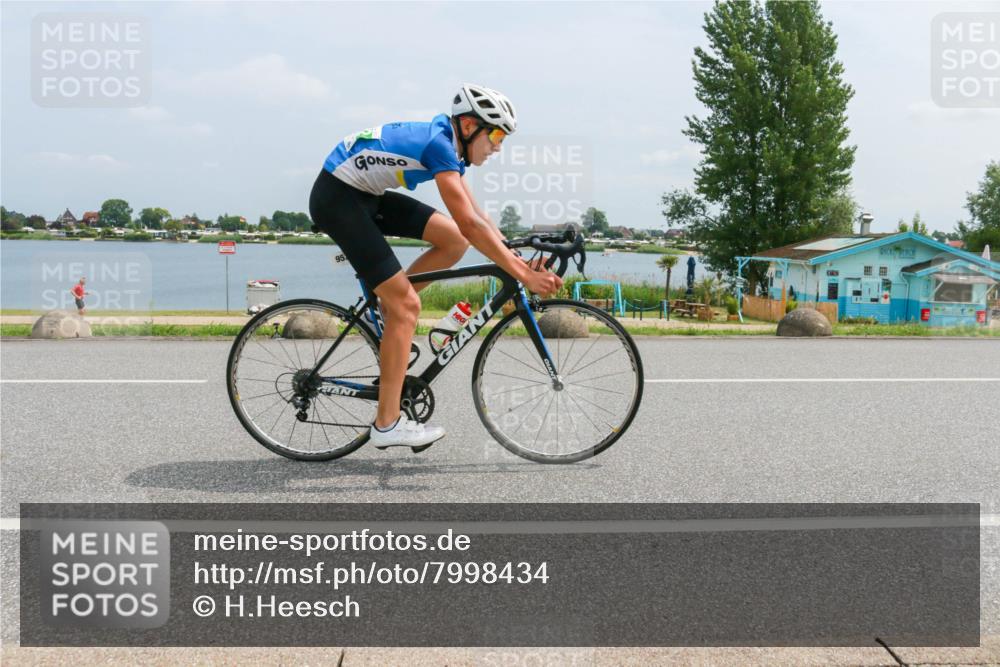 21.06.2025 - 27. Vierlanden-Triathlon H.Heesch http://msf.ph/oto/7998434 15.06.2025 12:30:41 Radfahren 739, 828, 952 meine-sportfotos.de