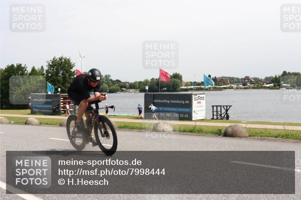 15.06.2025 - 27. Vierlanden-Triathlon H.Heesch http://msf.ph/oto/7998444 15.06.2025 11:36:40 Radfahren 23, 639, 697, 851 meine-sportfotos.de