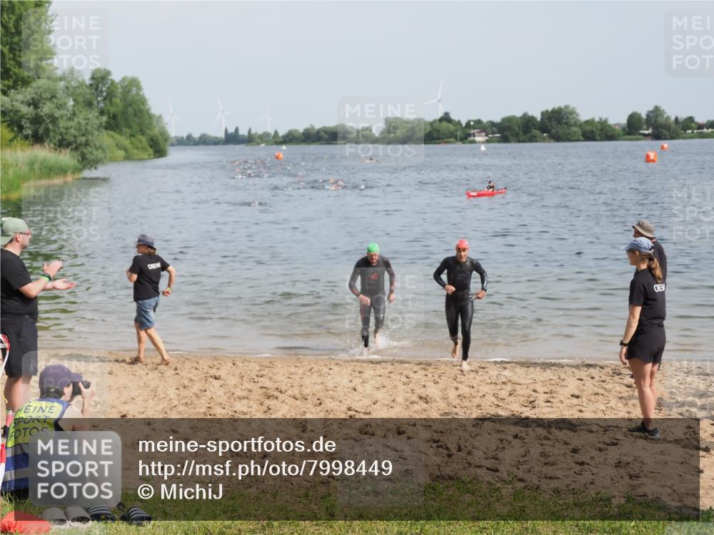 21.06.2025 - 27. Vierlanden-Triathlon MichiJ http://msf.ph/oto/7998449 15.06.2026 10:02:38 Schwimmen 397, 405 meine-sportfotos.de