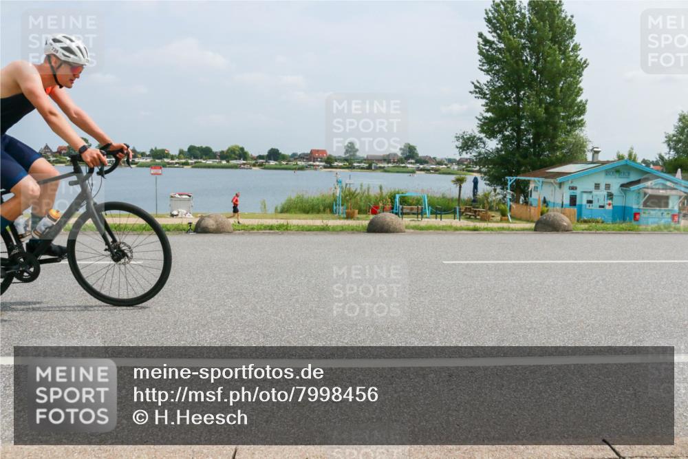 21.06.2025 - 27. Vierlanden-Triathlon H.Heesch http://msf.ph/oto/7998456 15.06.2025 12:30:43 Radfahren 739, 952 meine-sportfotos.de