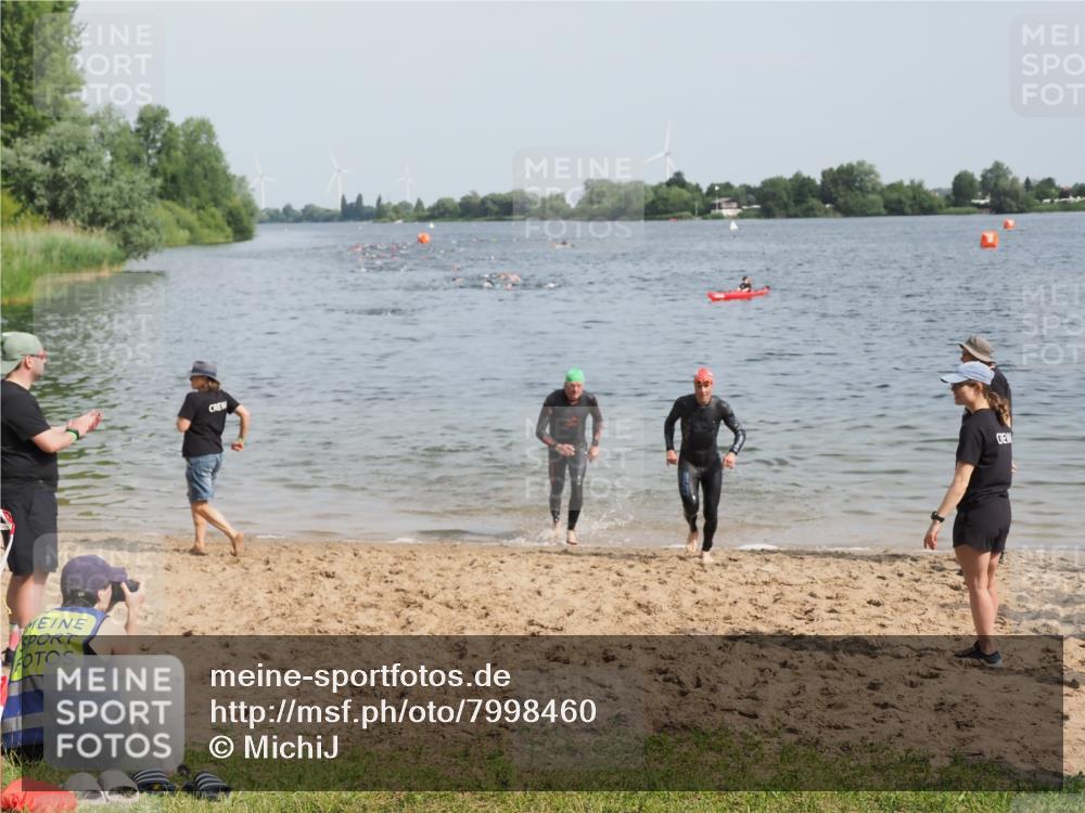 21.06.2025 - 27. Vierlanden-Triathlon MichiJ http://msf.ph/oto/7998460 15.06.2026 10:02:38 Schwimmen 397, 405 meine-sportfotos.de