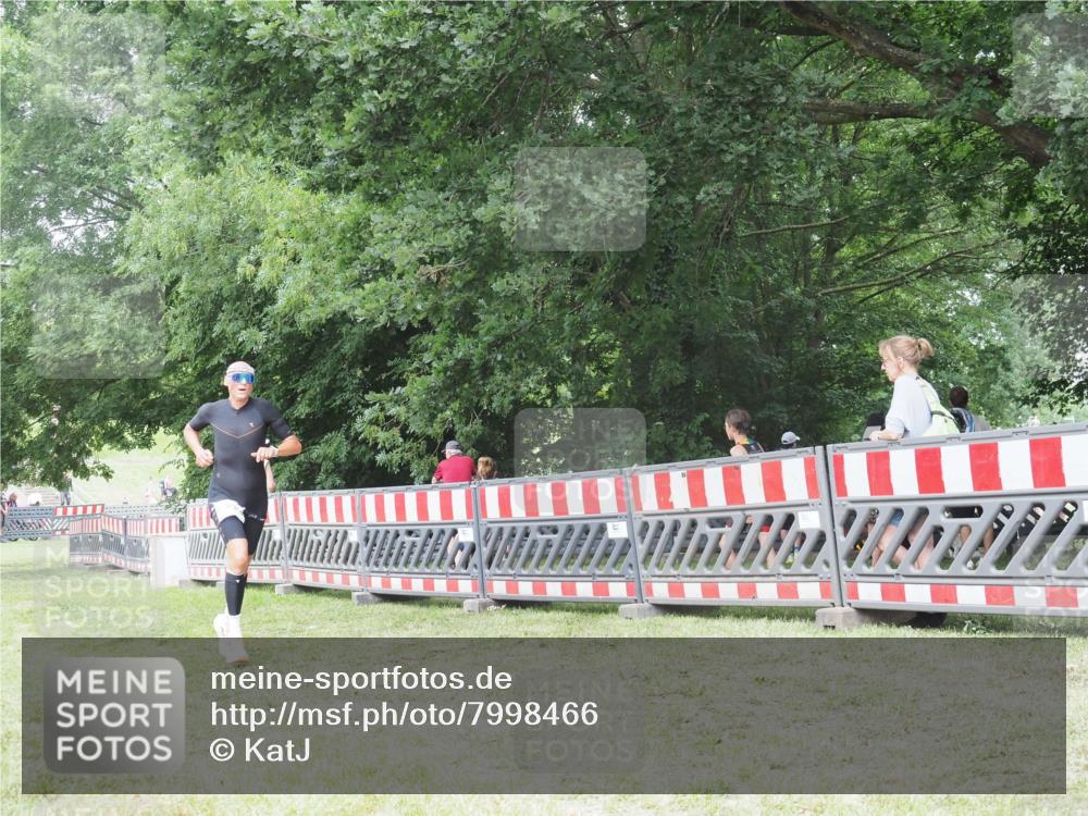21.06.2025 - 27. Vierlanden-Triathlon KatJ http://msf.ph/oto/7998466 15.06.2025 12:52:58 Ziel 822 meine-sportfotos.de