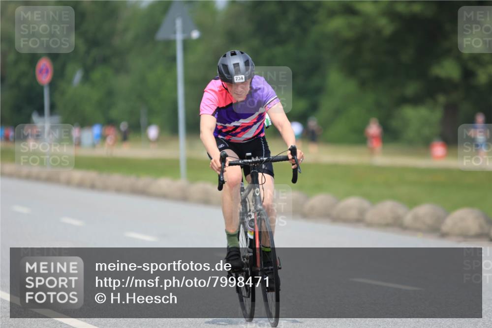 21.06.2025 - 27. Vierlanden-Triathlon H.Heesch http://msf.ph/oto/7998471 15.06.2025 12:28:35 Radfahren 734 meine-sportfotos.de