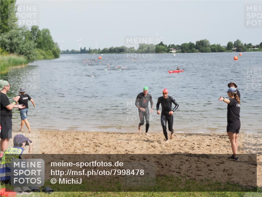 21.06.2025 - 27. Vierlanden-Triathlon MichiJ http://msf.ph/oto/7998478 15.06.2026 10:02:39 Schwimmen 397, 405 meine-sportfotos.de