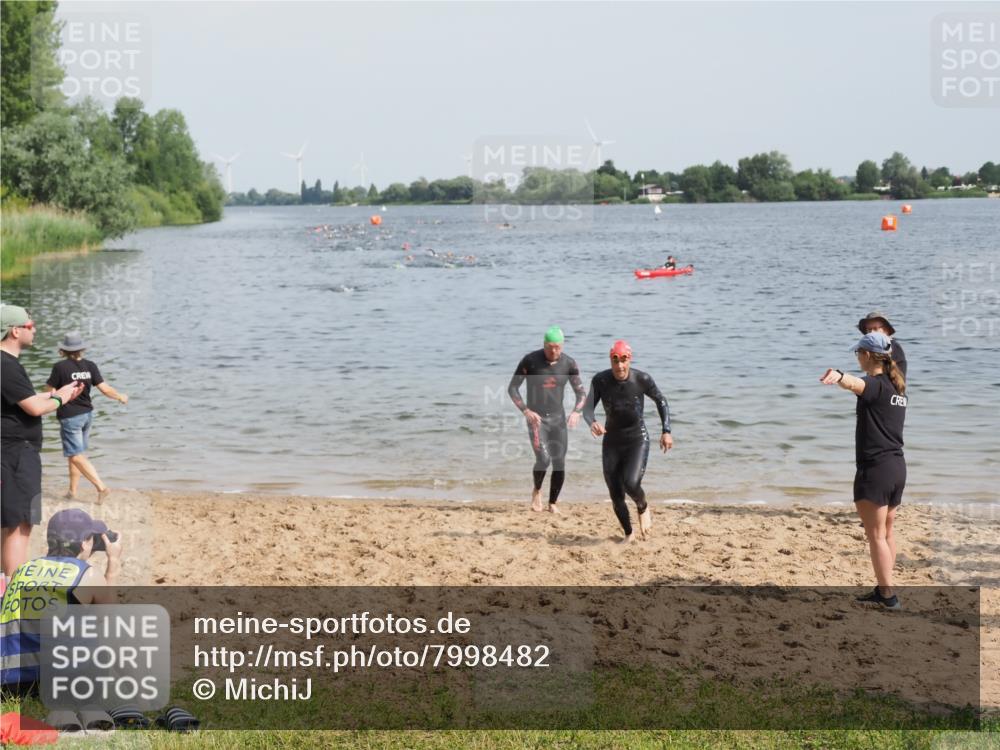 21.06.2025 - 27. Vierlanden-Triathlon MichiJ http://msf.ph/oto/7998482 15.06.2026 10:02:39 Schwimmen 397, 405 meine-sportfotos.de