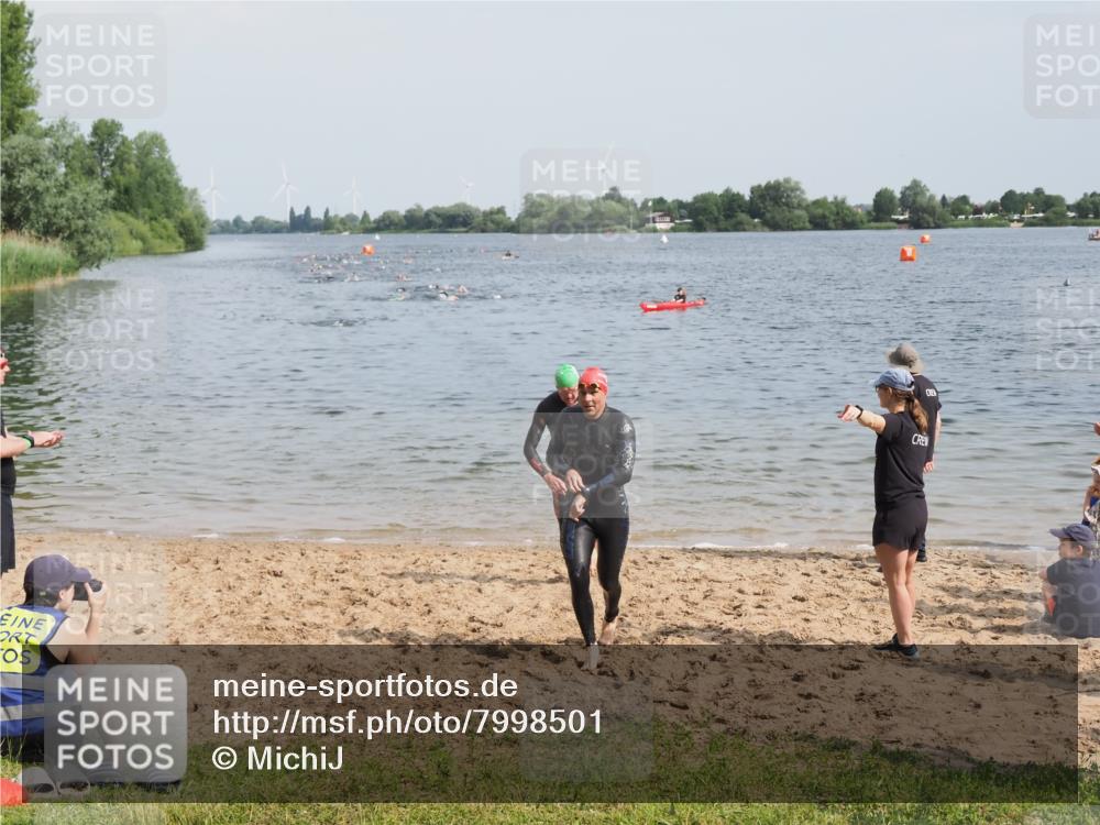 21.06.2025 - 27. Vierlanden-Triathlon MichiJ http://msf.ph/oto/7998501 15.06.2026 10:02:40 Schwimmen 397, 405 meine-sportfotos.de