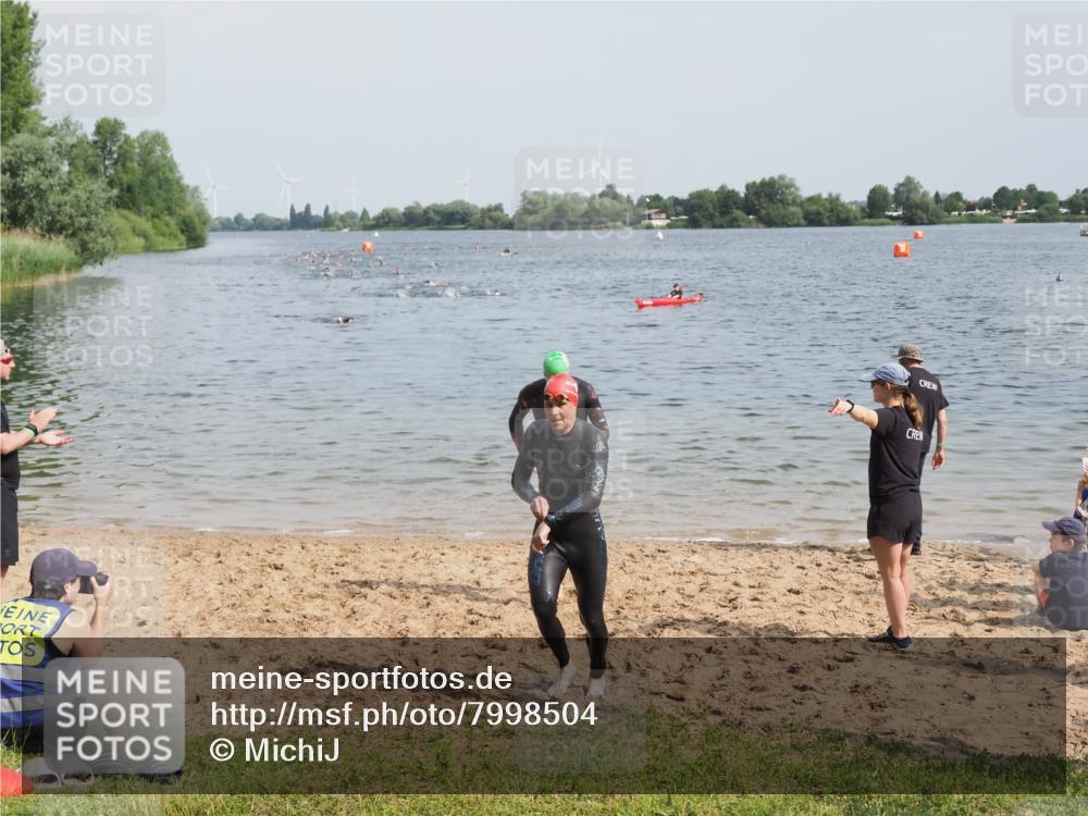 21.06.2025 - 27. Vierlanden-Triathlon MichiJ http://msf.ph/oto/7998504 15.06.2026 10:02:40 Schwimmen 397, 405 meine-sportfotos.de