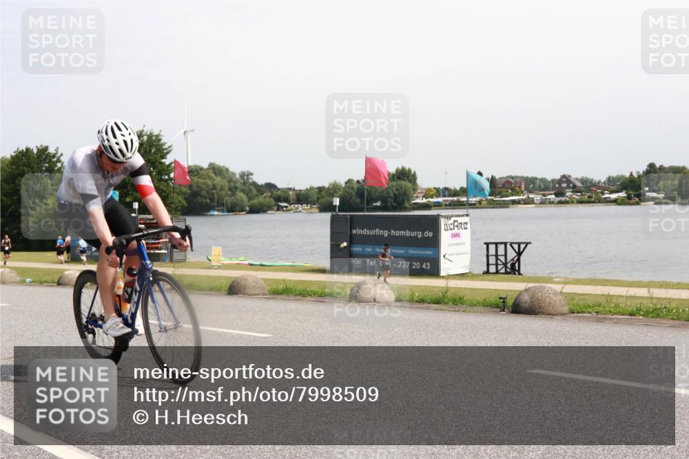 15.06.2025 - 27. Vierlanden-Triathlon H.Heesch http://msf.ph/oto/7998509 15.06.2025 11:36:49 Radfahren 688, 749 meine-sportfotos.de