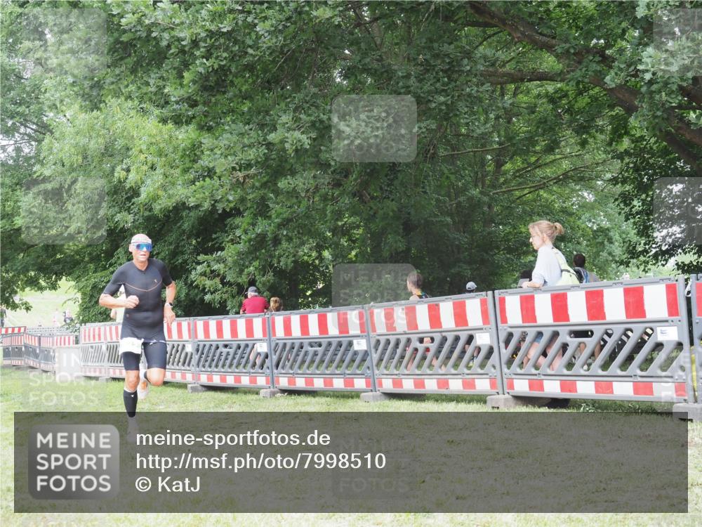 21.06.2025 - 27. Vierlanden-Triathlon KatJ http://msf.ph/oto/7998510 15.06.2025 12:52:59 Ziel 822 meine-sportfotos.de