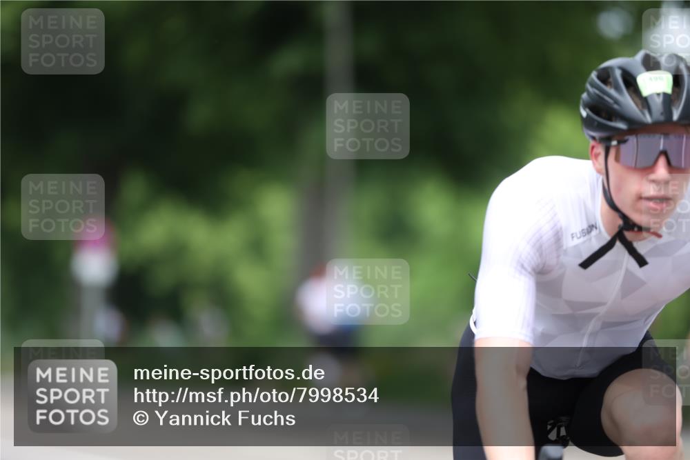 15.06.2025 - 7 Türme Triathlon Yannick Fuchs http://msf.ph/oto/7998534 15.06.2025 13:13:16 Radfahren 276, 304, 381, 496, 517, 547, 711, 841, 1041 meine-sportfotos.de