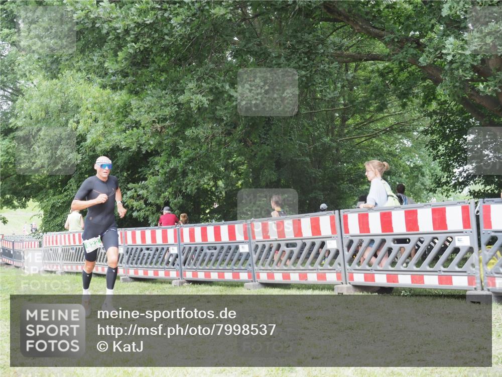 21.06.2025 - 27. Vierlanden-Triathlon KatJ http://msf.ph/oto/7998537 15.06.2025 12:52:59 Ziel 822 meine-sportfotos.de