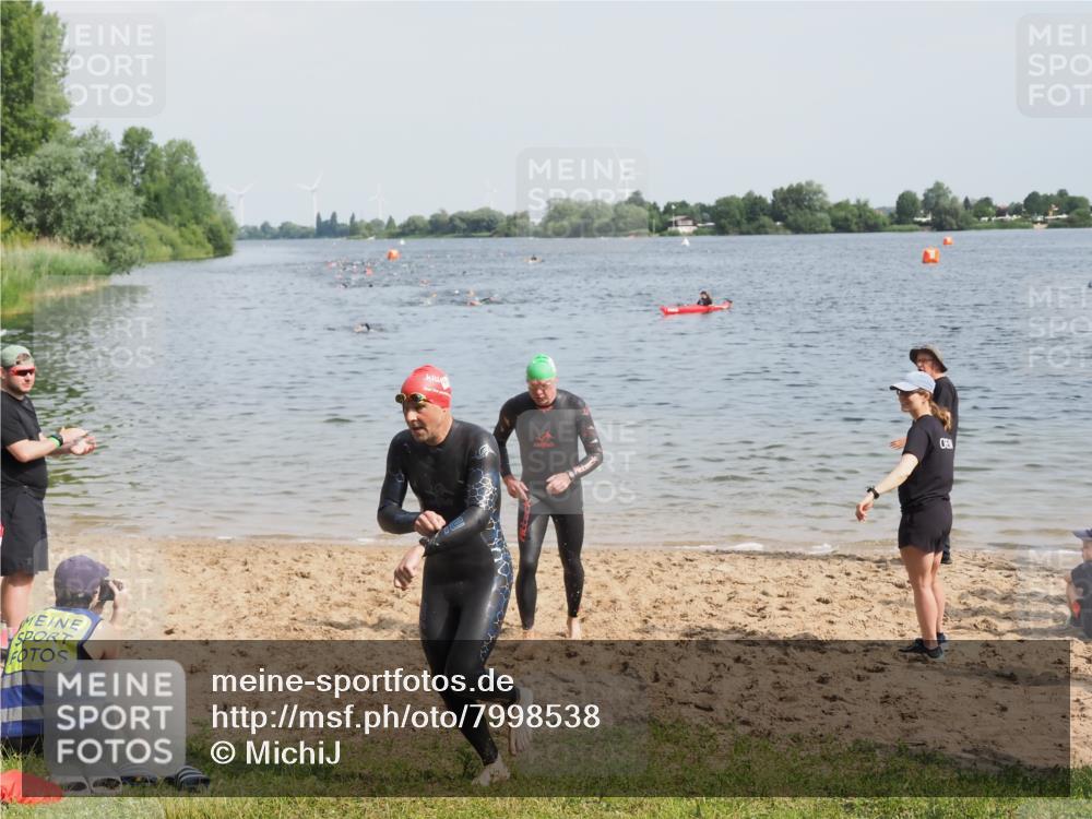 21.06.2025 - 27. Vierlanden-Triathlon MichiJ http://msf.ph/oto/7998538 15.06.2026 10:02:41 Schwimmen 397, 405 meine-sportfotos.de