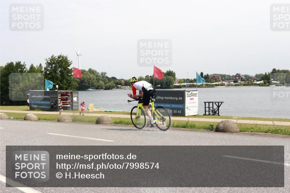 15.06.2025 - 27. Vierlanden-Triathlon H.Heesch http://msf.ph/oto/7998574 15.06.2025 11:37:05 Radfahren 125 meine-sportfotos.de