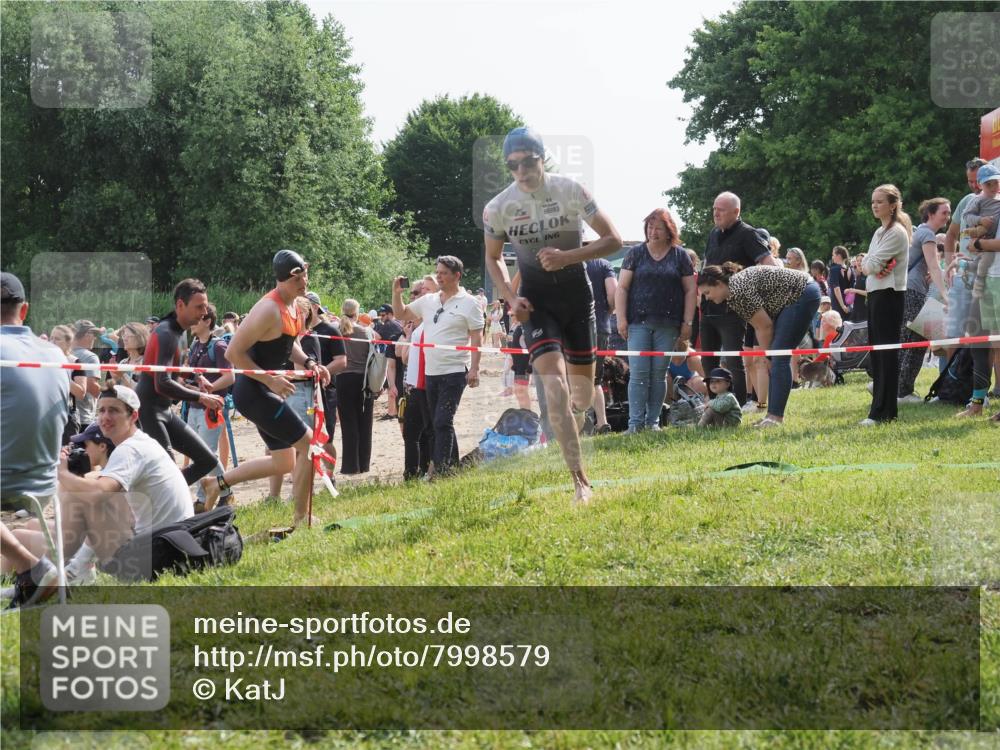 15.06.2025 - 27. Vierlanden-Triathlon KatJ http://msf.ph/oto/7998579 15.06.2025 09:56:10 Schwimmen 268, 277, 285, 310, 312, 315, 349, 357 meine-sportfotos.de