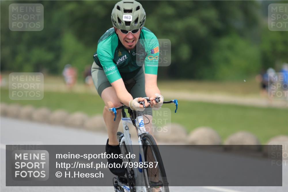 21.06.2025 - 27. Vierlanden-Triathlon H.Heesch http://msf.ph/oto/7998587 15.06.2025 12:29:08 Radfahren 963 meine-sportfotos.de