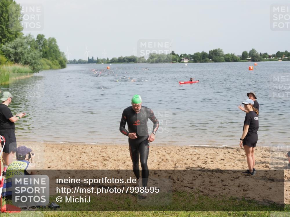 21.06.2025 - 27. Vierlanden-Triathlon MichiJ http://msf.ph/oto/7998595 15.06.2026 10:02:42 Schwimmen 397, 405 meine-sportfotos.de