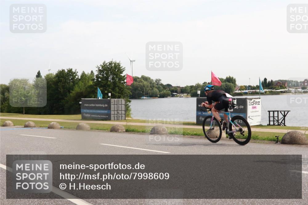 15.06.2025 - 27. Vierlanden-Triathlon H.Heesch http://msf.ph/oto/7998609 15.06.2025 09:52:20 Radfahren 214, 226 meine-sportfotos.de