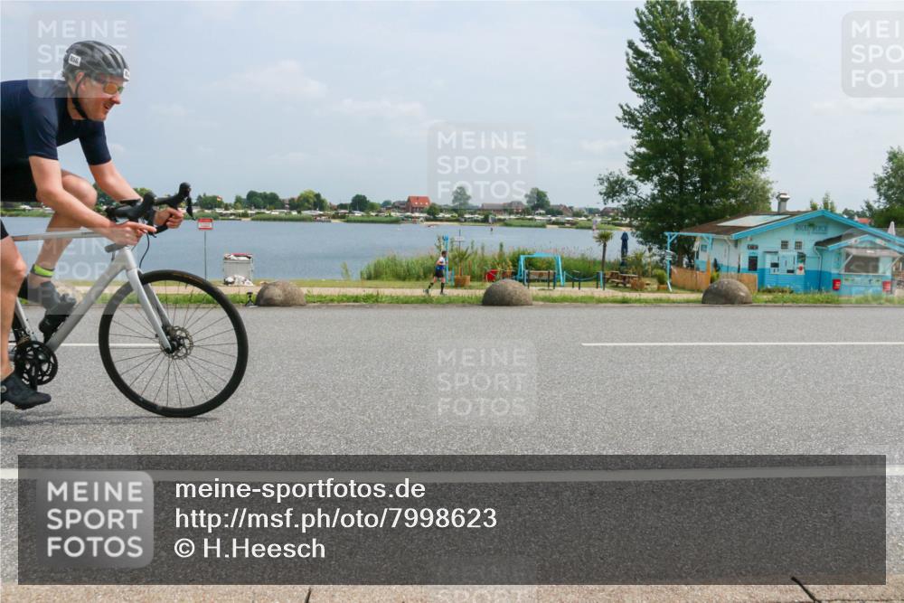 21.06.2025 - 27. Vierlanden-Triathlon H.Heesch http://msf.ph/oto/7998623 15.06.2025 12:31:31 Radfahren 779, 856 meine-sportfotos.de