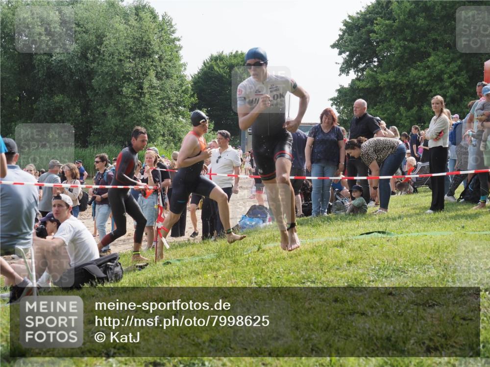 15.06.2025 - 27. Vierlanden-Triathlon KatJ http://msf.ph/oto/7998625 15.06.2025 09:56:10 Schwimmen 268, 277, 285, 310, 312, 315, 349, 357 meine-sportfotos.de