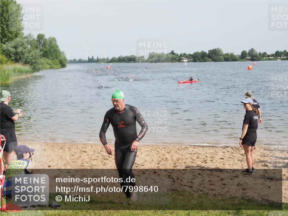 21.06.2025 - 27. Vierlanden-Triathlon MichiJ http://msf.ph/oto/7998640 15.06.2026 10:02:43 Schwimmen 397, 405 meine-sportfotos.de