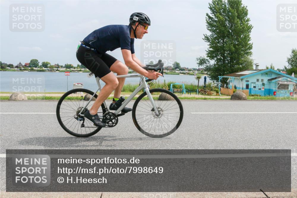 21.06.2025 - 27. Vierlanden-Triathlon H.Heesch http://msf.ph/oto/7998649 15.06.2025 12:31:31 Radfahren 779, 856 meine-sportfotos.de