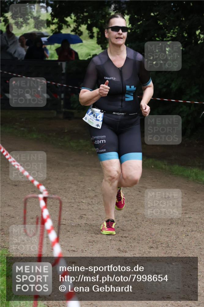 21.06.2025 - 27. Vierlanden-Triathlon Lena Gebhardt http://msf.ph/oto/7998654 15.06.2025 13:57:25 Laufen 202, 24 meine-sportfotos.de