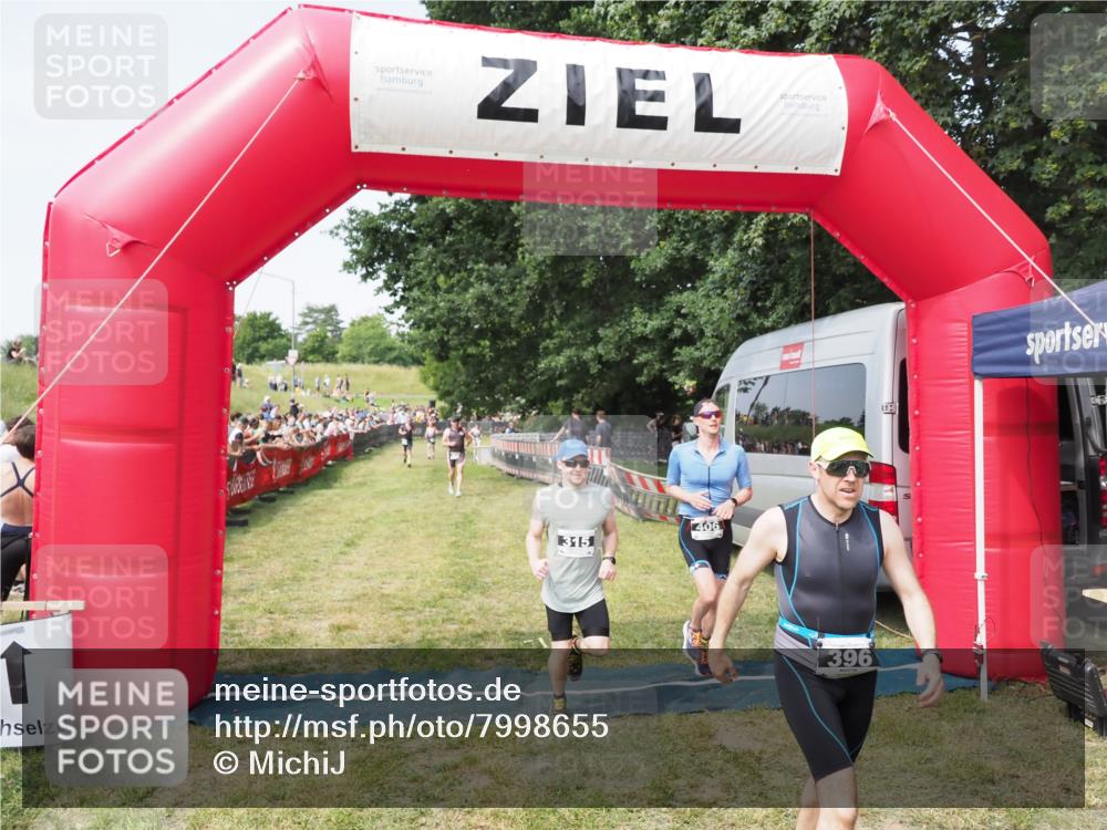 21.06.2025 - 27. Vierlanden-Triathlon MichiJ http://msf.ph/oto/7998655 15.06.2026 11:21:59 Ziel 315, 396, 406, 410 meine-sportfotos.de
