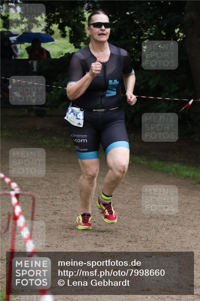 21.06.2025 - 27. Vierlanden-Triathlon Lena Gebhardt http://msf.ph/oto/7998660 15.06.2025 13:57:26 Laufen  meine-sportfotos.de