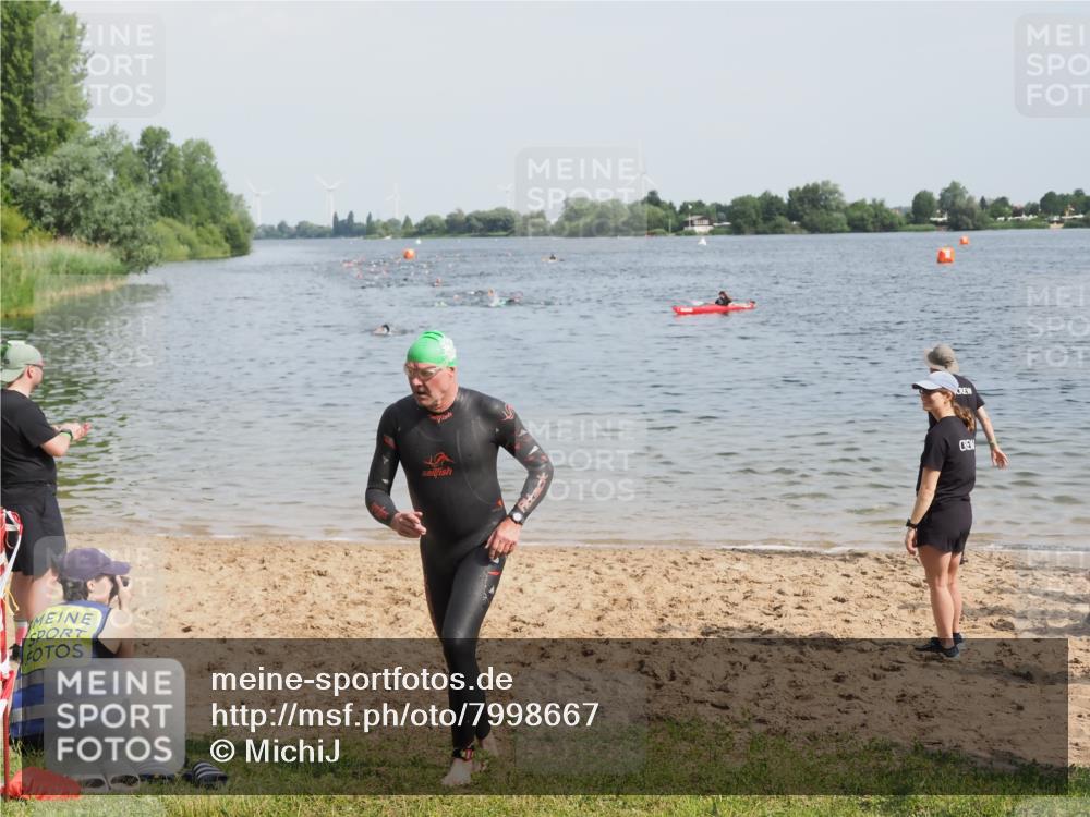 21.06.2025 - 27. Vierlanden-Triathlon MichiJ http://msf.ph/oto/7998667 15.06.2026 10:02:43 Schwimmen 397, 405 meine-sportfotos.de