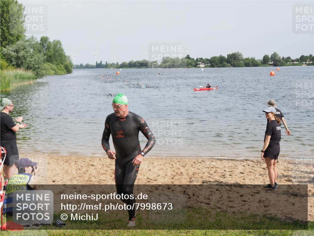 21.06.2025 - 27. Vierlanden-Triathlon MichiJ http://msf.ph/oto/7998673 15.06.2026 10:02:43 Schwimmen 397, 405 meine-sportfotos.de