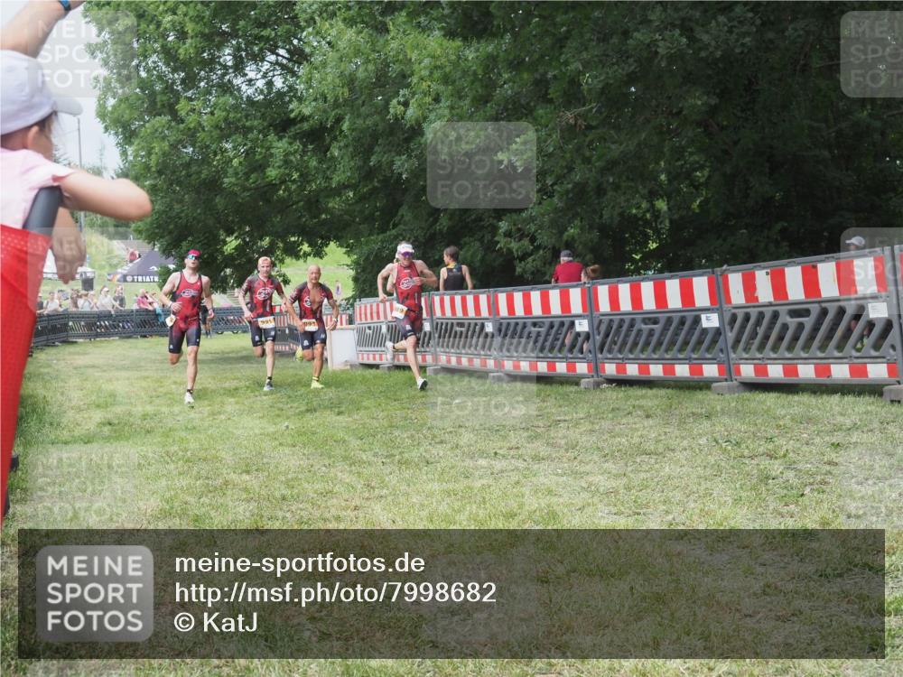 21.06.2025 - 27. Vierlanden-Triathlon KatJ http://msf.ph/oto/7998682 15.06.2025 12:53:11 Ziel 732, 989, 991, 992, 993 meine-sportfotos.de