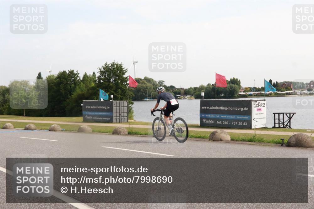 15.06.2025 - 27. Vierlanden-Triathlon H.Heesch http://msf.ph/oto/7998690 15.06.2025 09:53:22 Radfahren 212, 222 meine-sportfotos.de