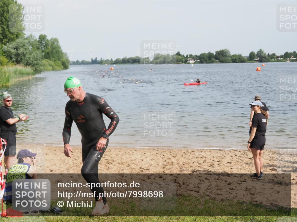 21.06.2025 - 27. Vierlanden-Triathlon MichiJ http://msf.ph/oto/7998698 15.06.2026 10:02:44 Schwimmen 397, 405 meine-sportfotos.de