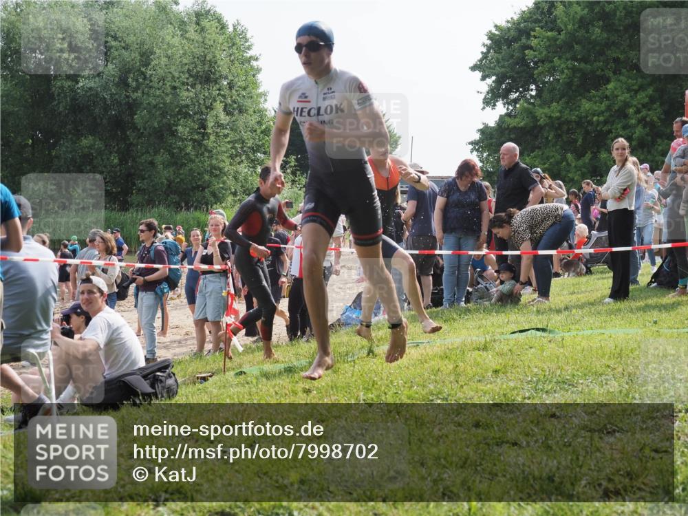 15.06.2025 - 27. Vierlanden-Triathlon KatJ http://msf.ph/oto/7998702 15.06.2025 09:56:11 Schwimmen 268, 277, 285, 310, 312, 315, 349, 357 meine-sportfotos.de
